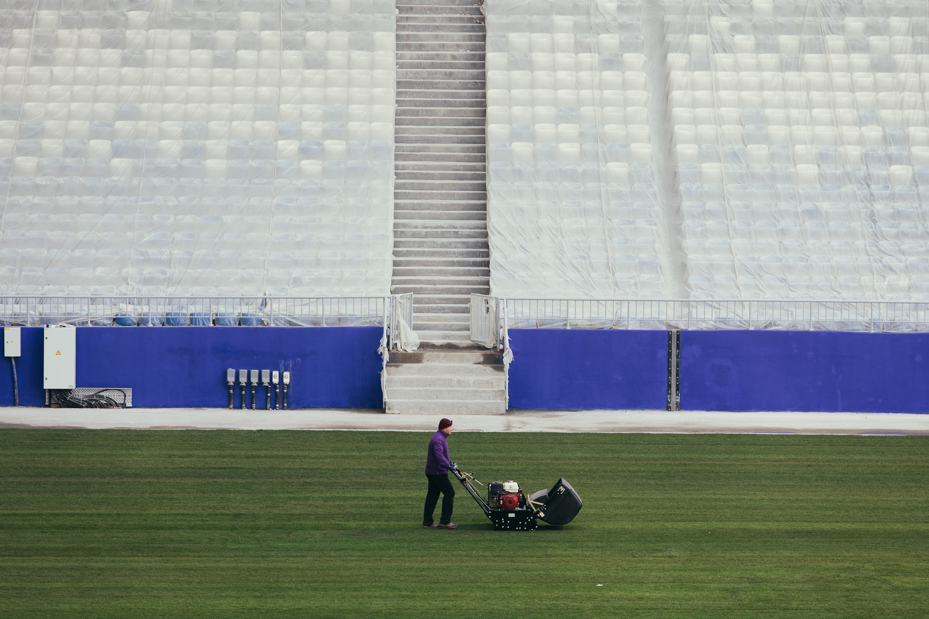  Сегодня на стадионе «Самара Арена» завершат укладку газона